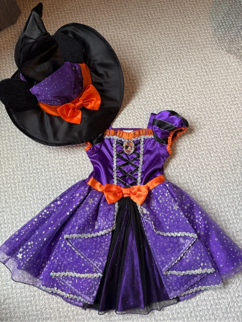 3T Disney Store Minnie Witch Halloween costume and hat, like new